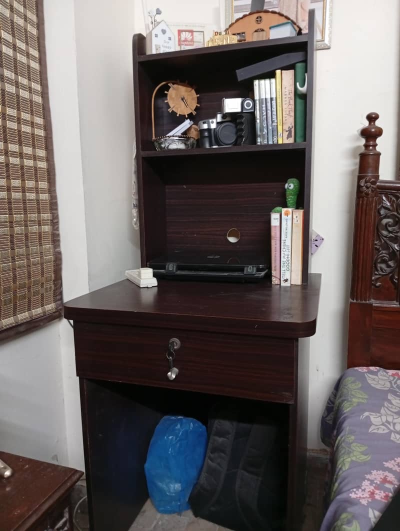 Computer table 1