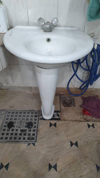 pedestal wash basin