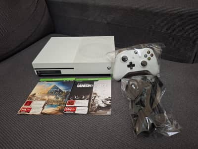 Xbox One S 1tb + 2 games
