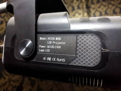 HY320 Mini LCD Projector