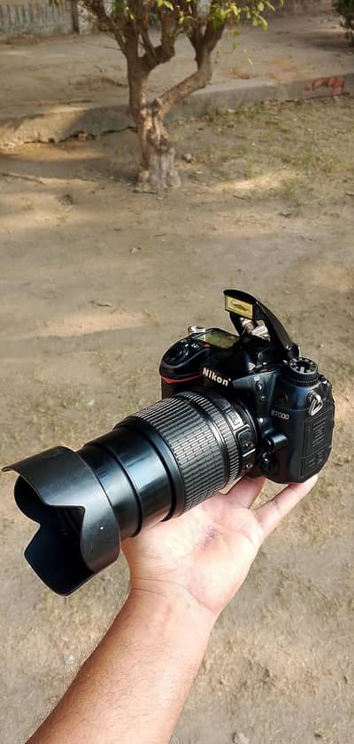 Dslr D7000 Nikon Professional Camra.     Lanz  18.105mm VR ATuo Nikon