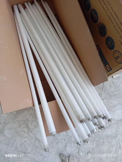 Tube Lights x 16 - Phillips