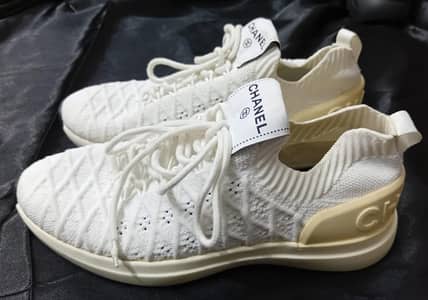 chanel low top sneakers size 6