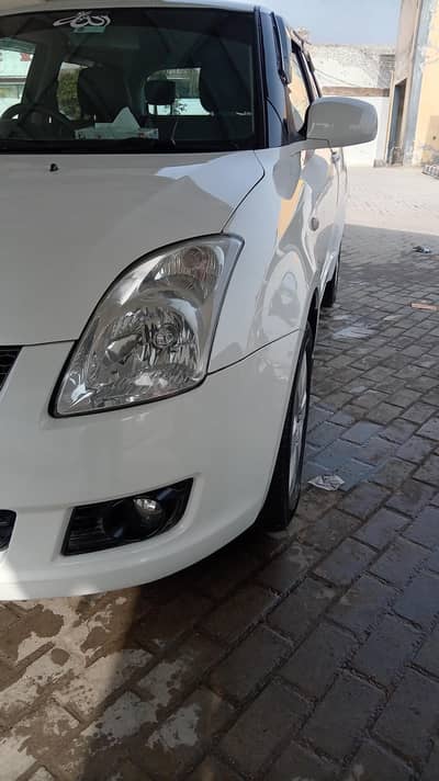 Suzuki swift 1.3 dlx 2015