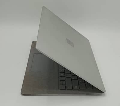 Microsoft surface laptop 2(i5/8th)(8:256gbssd) tuch and slim laptop