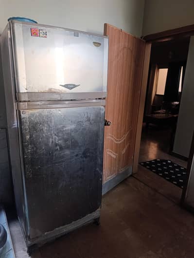 Dawlance full size fridge, working fine