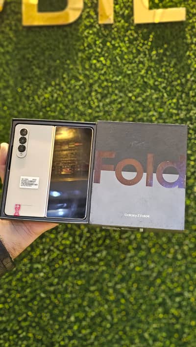 Samsung Galaxy Z Fold4 – Premium Foldable Experience! 