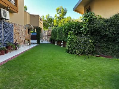 Centrally Located House Available In Bahria Town - Safari Villas For sale