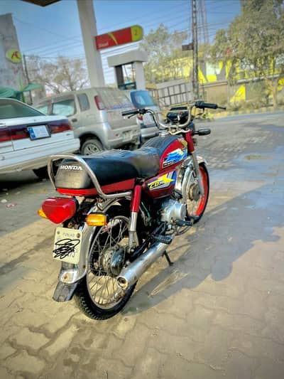 Honda CD-70 16 model