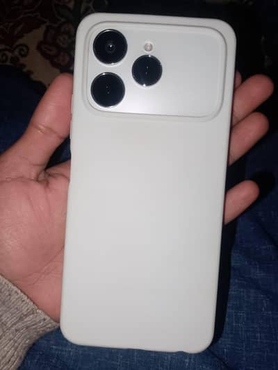 Techno spark 40 brand new with complete box. 6/128 storage