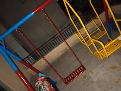 portable swing  for  children ín excellent cond.