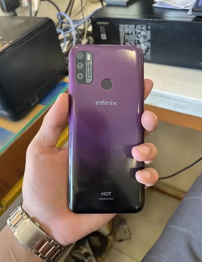 infinix Hot 9 play Ram 4 Rom 64