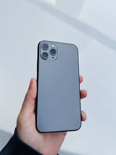 11 pro factory unlock all orginal. PRICE FINAL !! Urgent sale.  8/x/12