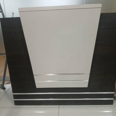 I have a good reception table 10/10 condition