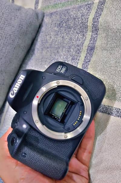 Canon D-700 in 10/10 condition