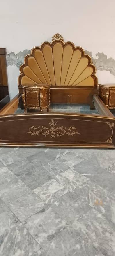 New bed set urgent sale maximum price new condition 10/10