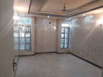 2.5 - kanal Lower Portion For Rent in Cantt covered area kum ha Green Lawn Car Porch 5 cars available