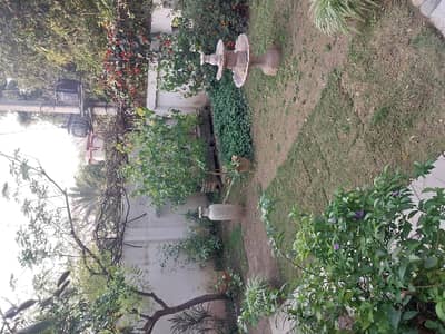 3 KANAL OLD HOUSE BIG FRONT PLOT PRICE CONSIDER IDEAL LOCATION GATED COMMUNITY