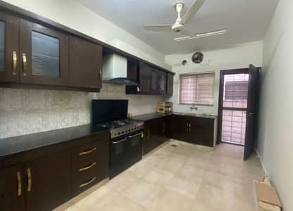 10 Marla 4 Bedrooms House For Sale.