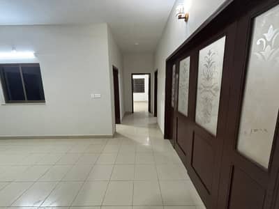 10 Marla 4 Bedrooms House For Sale.