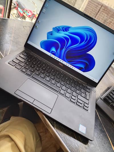 Dell Laptop Latitude 7400 Model with Built in Touch