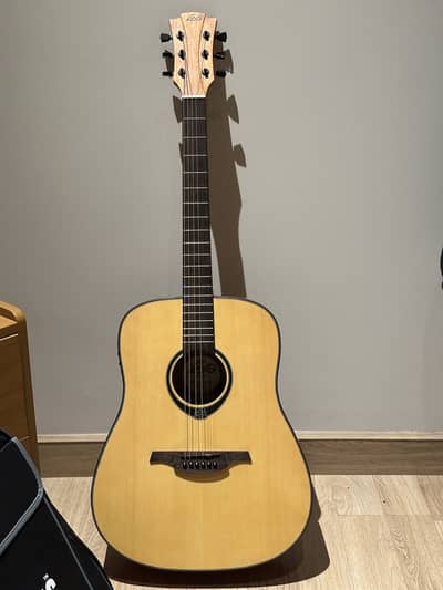 Hi Volts Acoustic Guitar