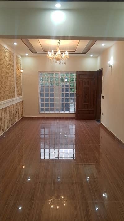 10 Marla New House For Sale