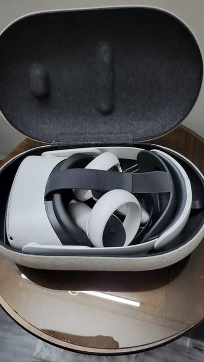 Meta Quest 2 (slightly used)