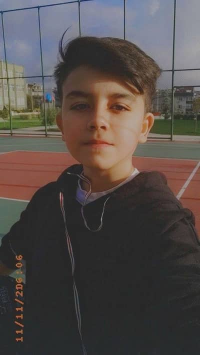 night boy available from Karachi  age 16 year old  Rs 1500/- 3 hours