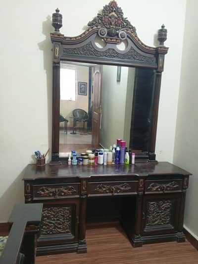 dressing and side tables