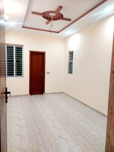10 MARLA PORTION FOR RENT IN VALENCIA TOWN BIJLI PANI AVAILABLE USE FOR FAMILY BRAND NEW TYPR PORTION