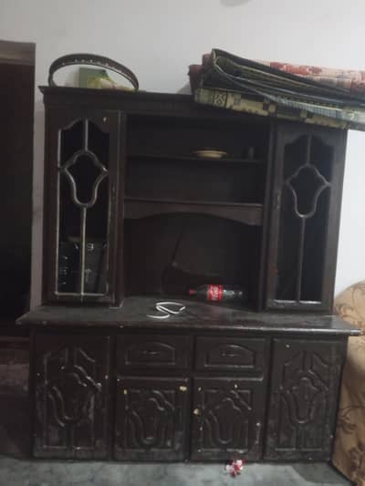 ya almari tv or decorations rakny k Kam ATI h jesy Leni ho gr a kr dek