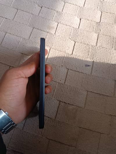 Sirf glass change ha or Sara genuine ha