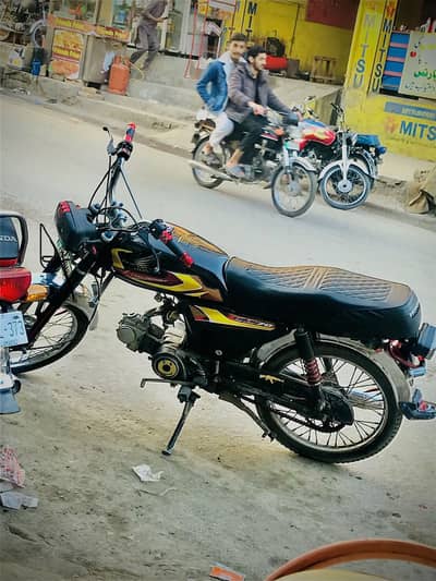 All ok tanki or tapi new ha or moterguars bh new ha chaincover bhi new