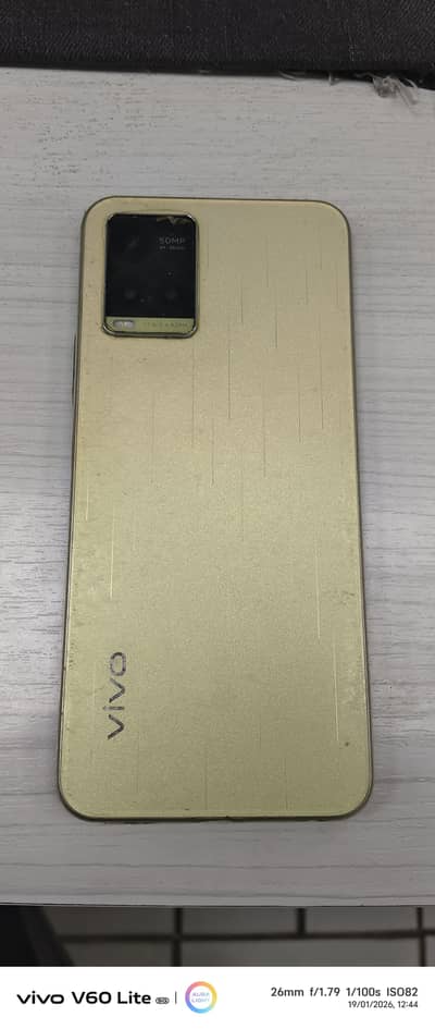 Vivo y33t 8gb and 128 dabba charge complete hai