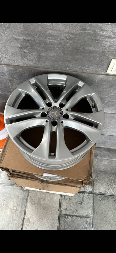Mercedes w212 alloy rims 17 inches