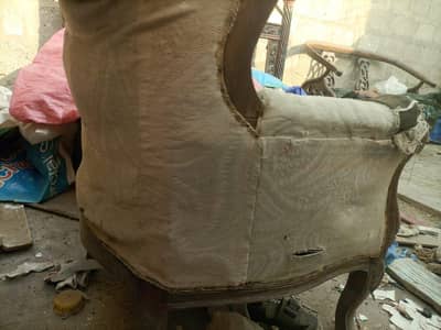 1 Seater Sofa for Sale (Needs Repair / Upholstery Work)