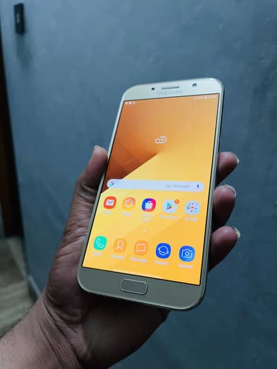 Samsung galaxy A7 2017 model bgher khula hua