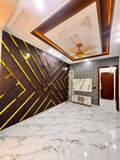 Prime Location 10 Marla House In Park View City Is Available