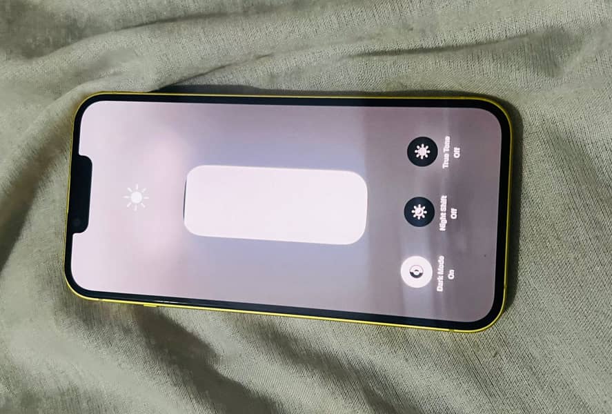 iPhone 14 3