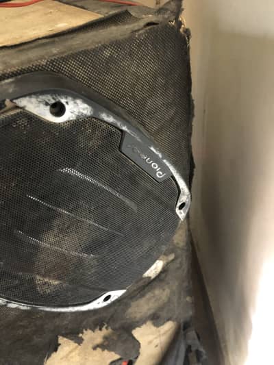 Car audio amplifier and 2 speaker