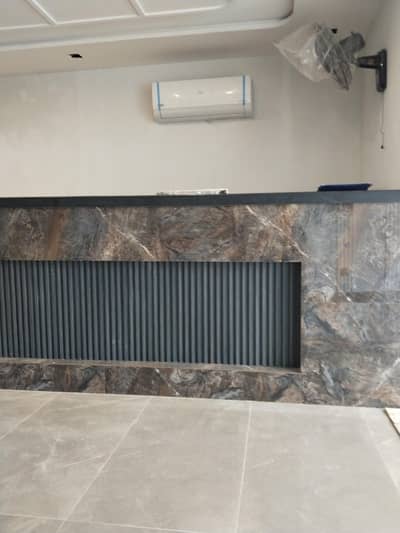 Hotel k Liye , waiter , housekeeping, cook , ki zarurat ha