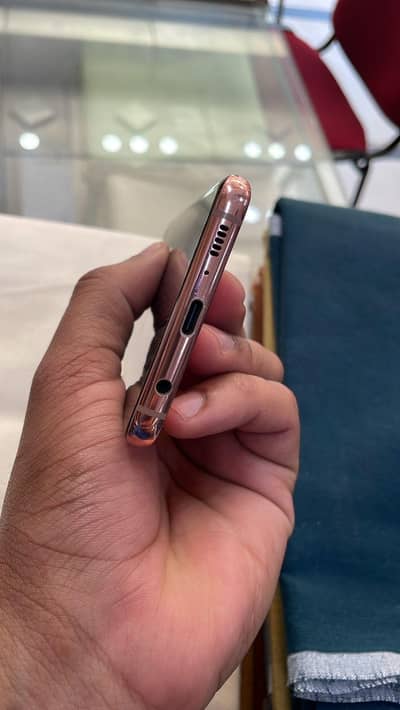 samsung s10 10/9 with chargr