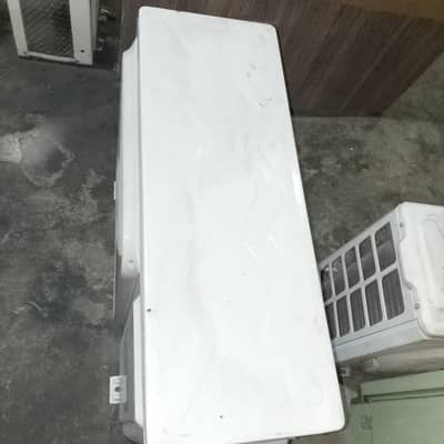 10/10 condition,genuine compressor,good cooling ,vidi cooler ,DC inver