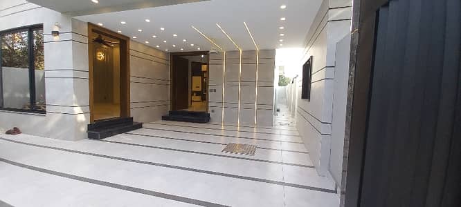 Luxurious Semi Furnished 8 Marla House For Sale