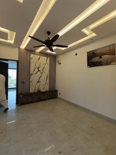 Luxurious 8 Marla Upper Portion Available For Rent