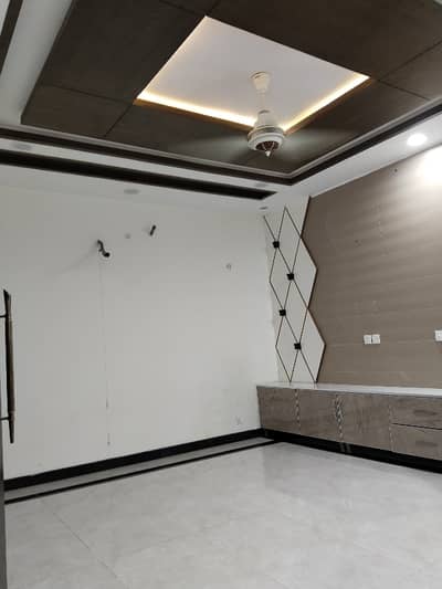 With Gas Luxurious 10 Marla Upper Portion For Rent