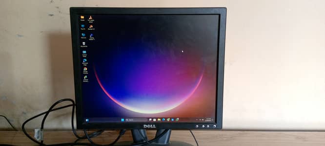 Delll 18 inch moniter for sale