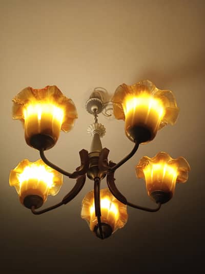 Chandelier center fanoos