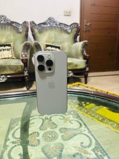 iPhone 15 pro Natural Titanium